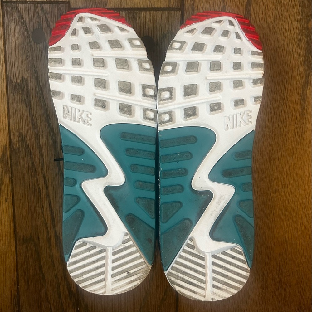 Nike Air Max 90’s Supernova 9.5 Men is an 11 in Women - Picture 5 of 7